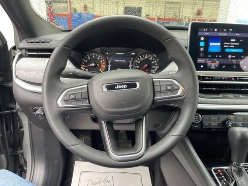 Used 2023 Jeep Compass Latitude AWD/4WD image 14