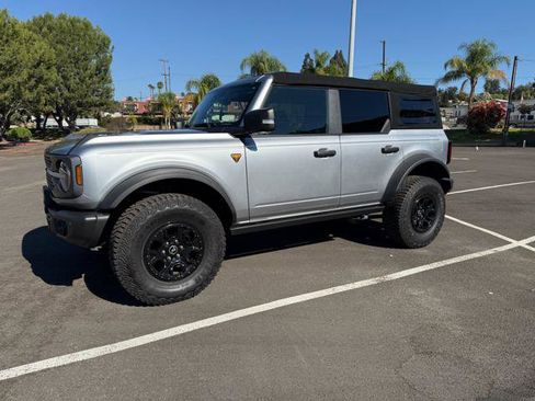 Used 2022 Ford Bronco Badlands w/ Sasquatch Package image 3