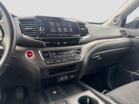 Used 2025 Honda Ridgeline Sport image 14