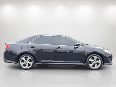 Used 2014 Toyota Camry SE image 5