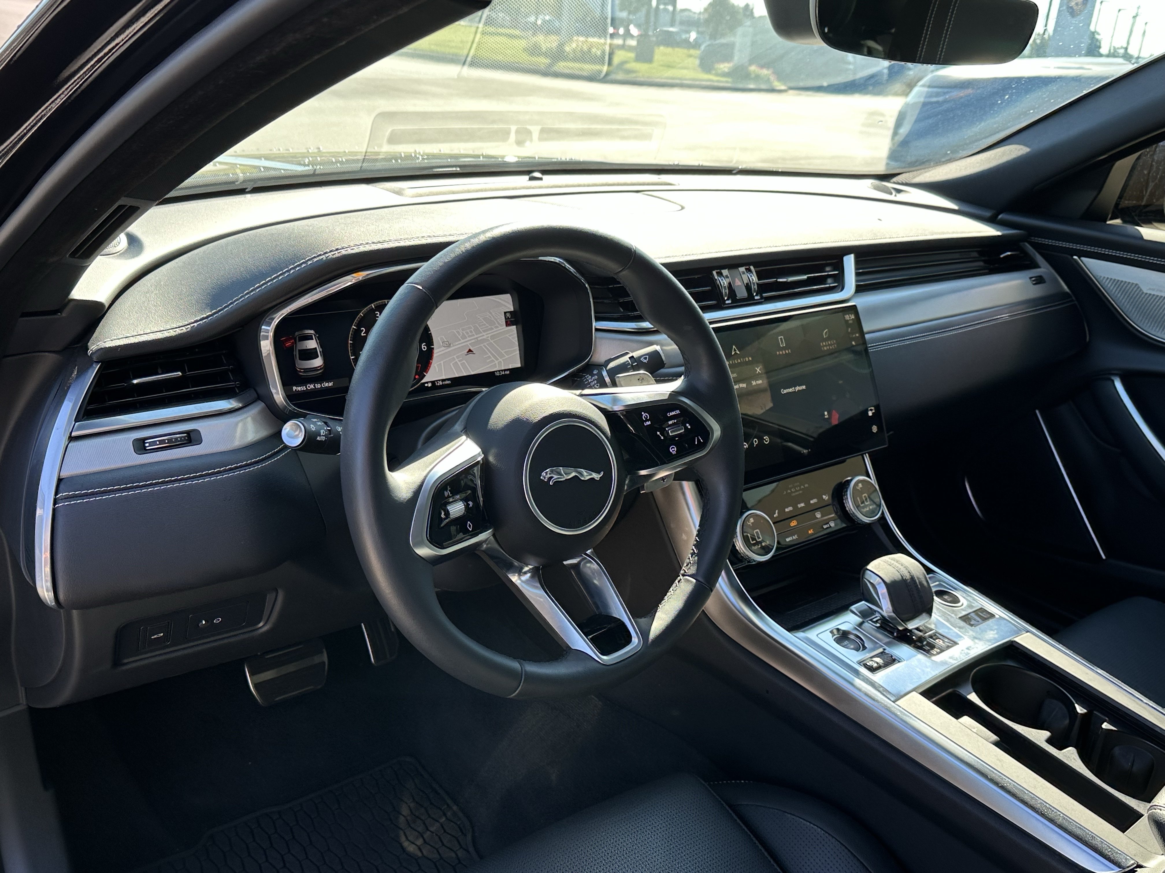 Certified 2024 Jaguar XF R-Dynamic SE AWD/4WD image 18