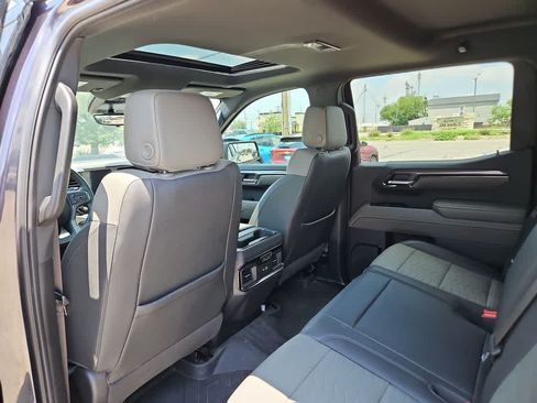Used 2023 Chevrolet Silverado 1500 ZR2 w/ Technology Package AWD/4WD image 18
