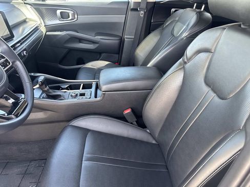 Used 2024 Kia Sorento S image 21