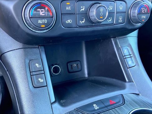 Used 2019 GMC Acadia SLT image 31