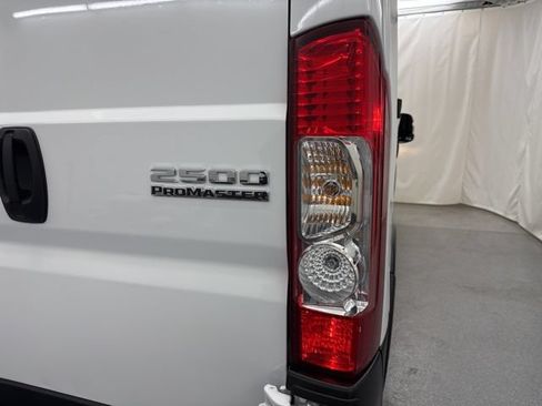 Used 2025 RAM ProMaster 2500 w/ Convenience Group FWD image 9