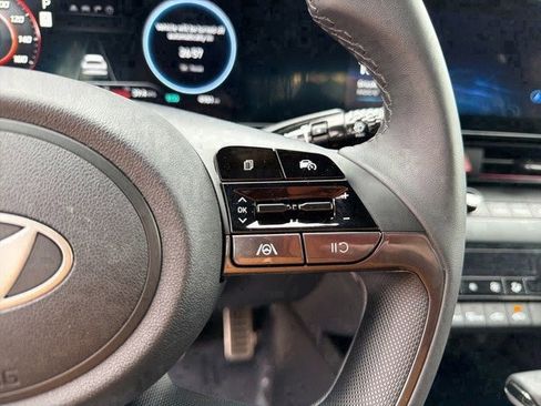 Certified 2025 Hyundai Elantra SEL image 20