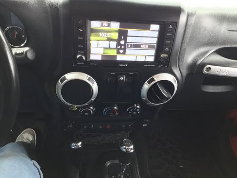 Used 2013 Jeep Wrangler Rubicon image 8