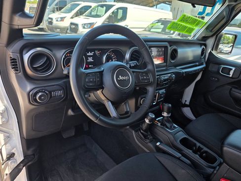 Used 2022 Jeep Wrangler Sport AWD/4WD image 5