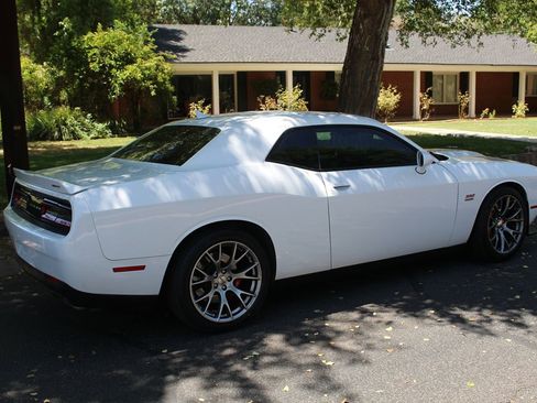 Used 2015 Dodge Challenger SRT w/ Technology Group image 59