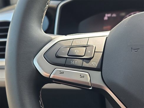 New 2025 Volkswagen Taos SE image 15