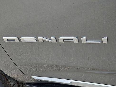 Used 2023 GMC Yukon Denali AWD/4WD image 15