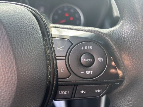 Used 2019 Toyota RAV4 LE FWD image 10