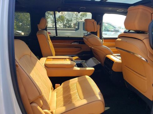 Used 2022 Jeep Grand Wagoneer Series III AWD/4WD image 9