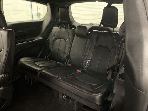 Used 2025 Chrysler Voyager LX image 28