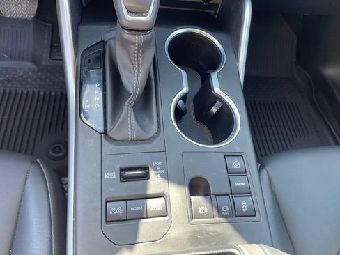 Used 2024 Toyota Highlander XLE AWD/4WD image 14
