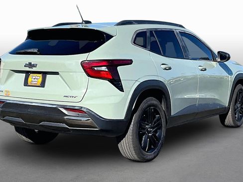 Used 2025 Chevrolet Trax ACTIV w/ Driver Confidence Package image 2