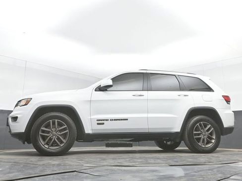 Used 2017 Jeep Grand Cherokee Laredo AWD/4WD image 43