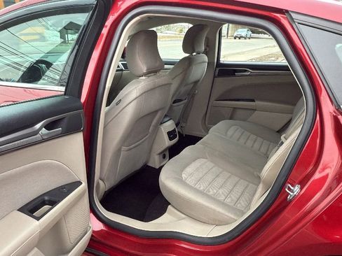 Used 2019 Ford Fusion SE image 27