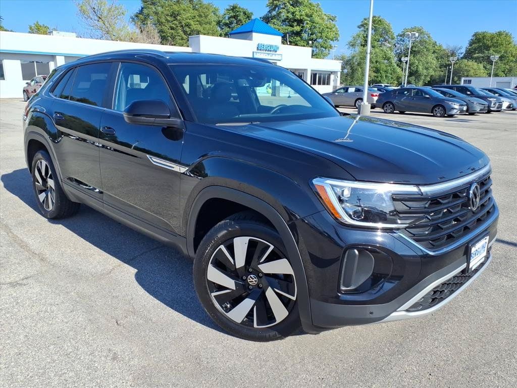Used 2026 Volkswagen Atlas Cross Sport SE AWD/4WD image 2