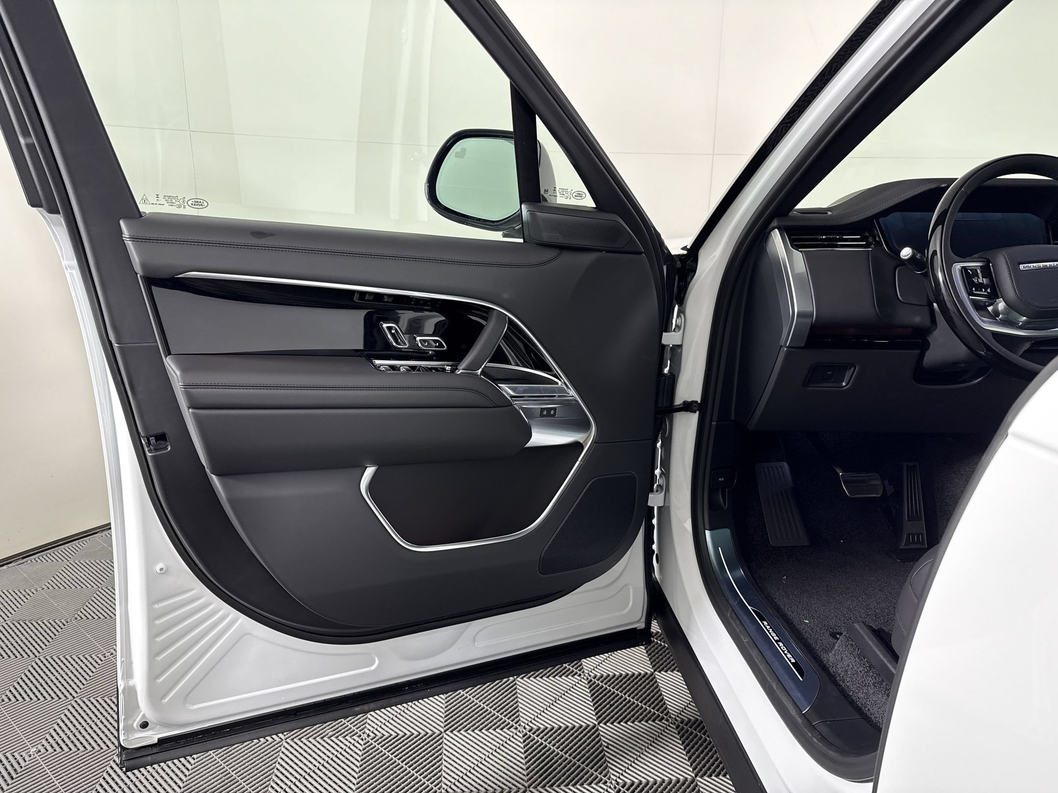 New 2026 Land Rover Range Rover SE AWD/4WD image 4