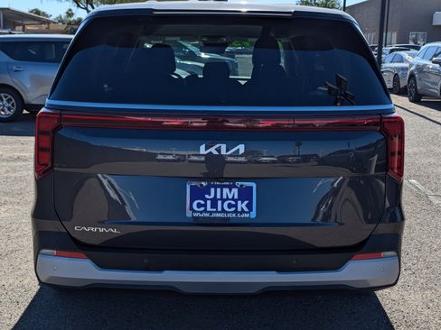 Certified 2025 Kia Carnival image 3