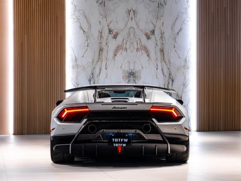 Used 2018 Lamborghini Huracan Performante image 5