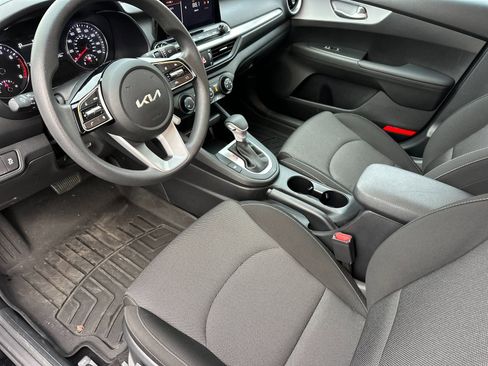 Used 2024 Kia Forte LXS image 9