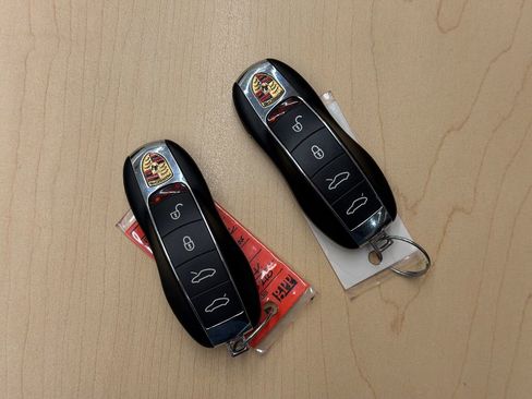 Used 2019 Porsche 718 Boxster RWD image 36