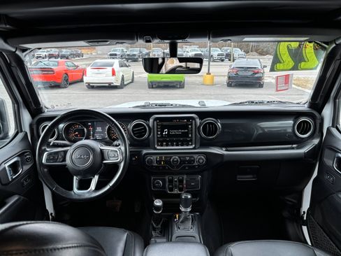 Used 2022 Jeep Wrangler Unlimited Sahara image 11