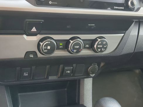 Used 2022 Toyota Tacoma SR5 w/ SR5 Appearance Package (SM) image 17