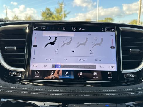 New 2026 Chrysler Pacifica Select image 4