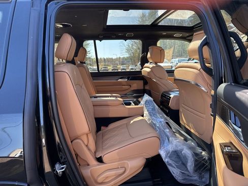 New 2026 Jeep Grand Wagoneer Summit AWD/4WD image 33