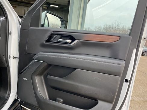 Used 2025 GMC Yukon XL Denali image 17