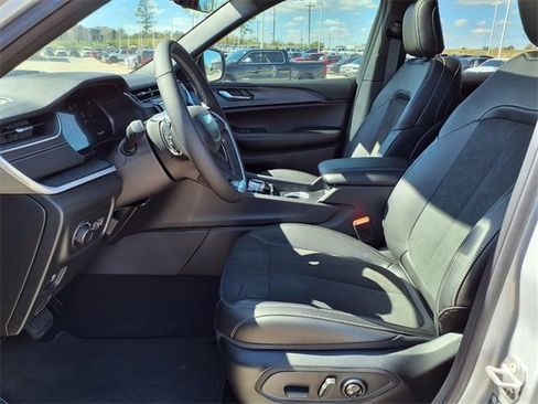 New 2025 Jeep Grand Cherokee L Altitude image 12