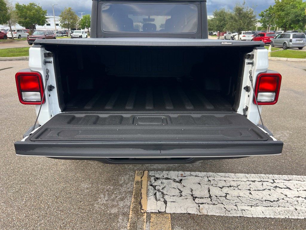 Used 2022 Jeep Gladiator Mojave w/ Cold Weather Group AWD/4WD image 11