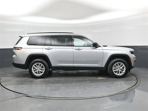 New 2025 Jeep Grand Cherokee L Laredo image 2