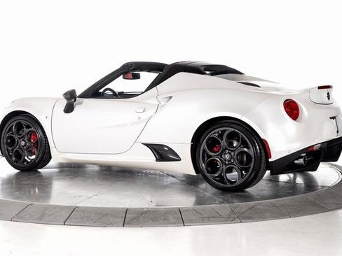 Used 2019 Alfa Romeo 4C Spider RWD image 3