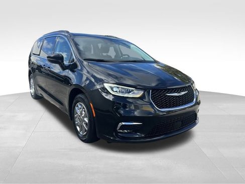 Used 2022 Chrysler Pacifica Touring-L image 2