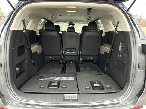 Used 2025 Kia Carnival image 28