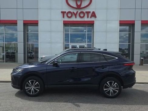 Used 2023 Toyota Venza LE AWD/4WD image 2