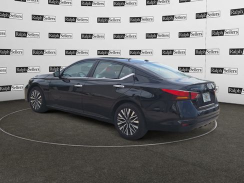 Used 2025 Nissan Altima 2.5 SV FWD image 4