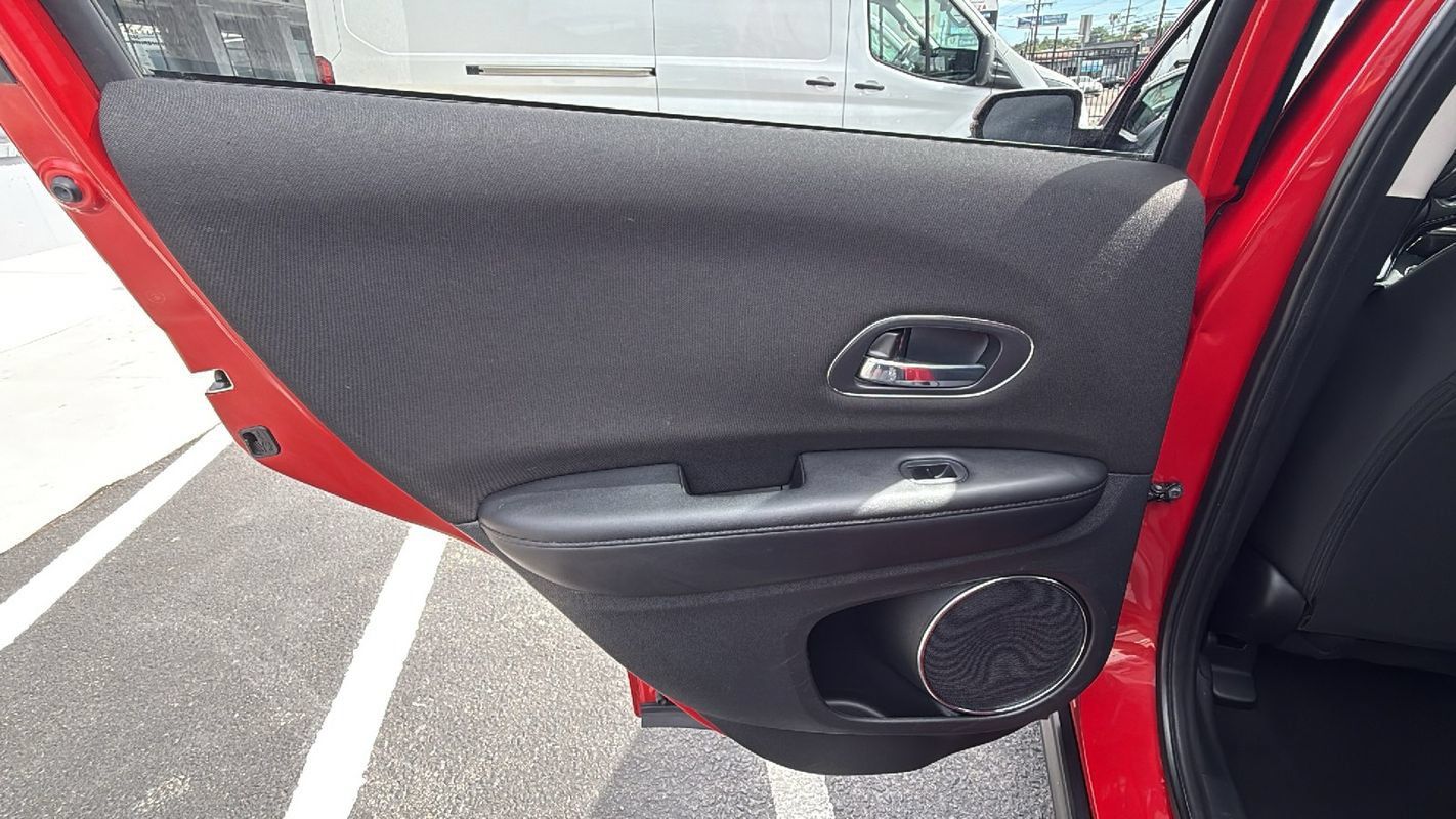 Used 2017 Honda HR-V EX image 11