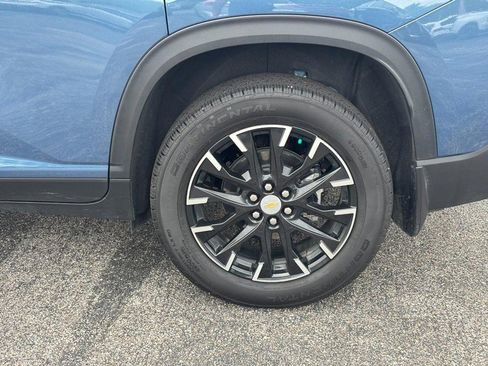 Used 2026 Chevrolet Traverse LT w/ Sun and Wheel Package FWD image 9