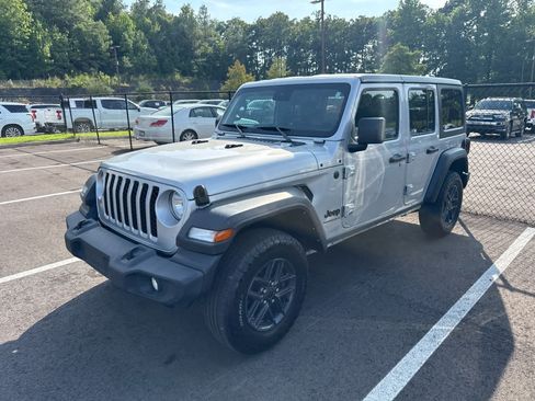 Used 2024 Jeep Wrangler Unlimited Sport AWD/4WD image 3