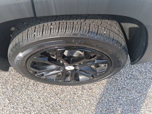Used 2019 GMC Terrain SLE w/ Driver Convenience Package FWD image 9