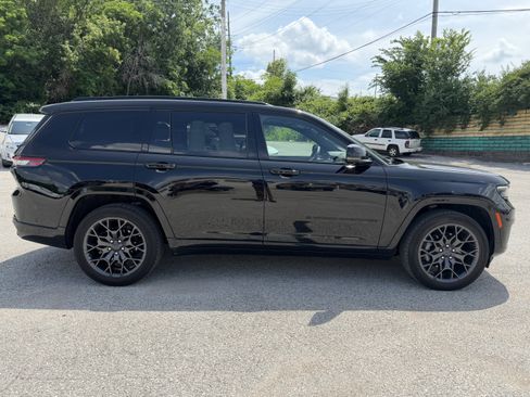 Used 2023 Jeep Grand Cherokee L Summit AWD/4WD image 8