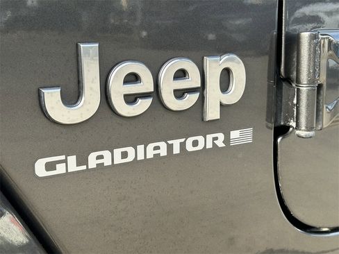 Used 2023 Jeep Gladiator Overland image 10