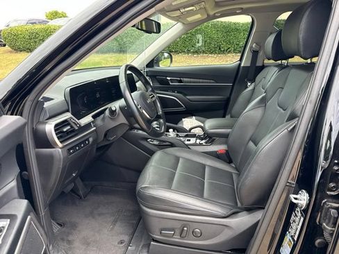 Used 2024 Kia Telluride EX w/ EX Captain's Chair Package FWD image 10