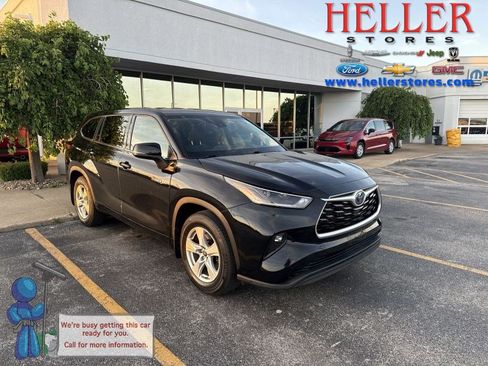 Used 2021 Toyota Highlander LE AWD/4WD image 1