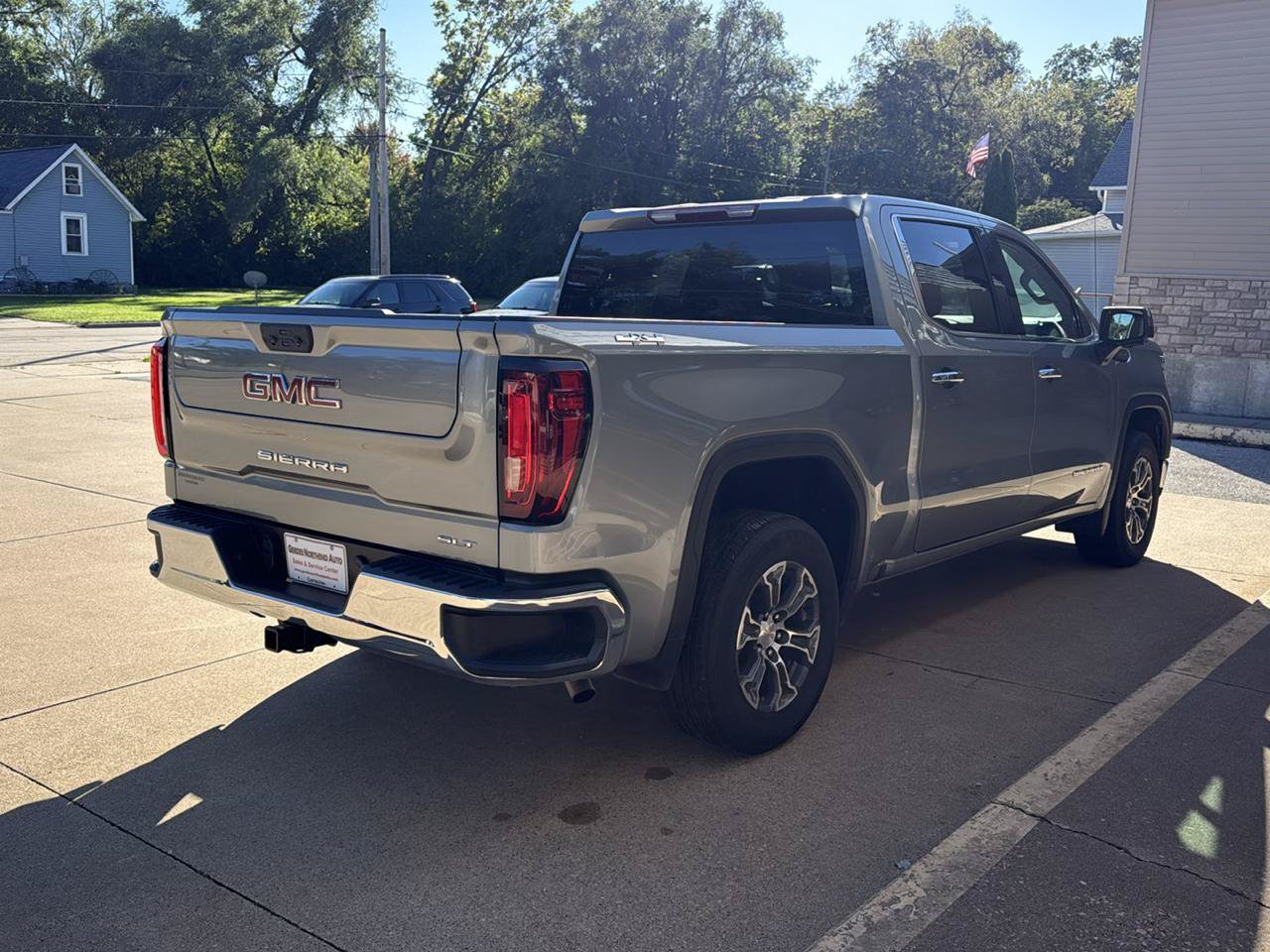 Used 2026 GMC Sierra 1500 SLT AWD/4WD image 4